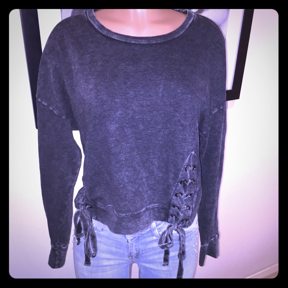 Lace up, distressed sweatshirt🖤🖤🖤